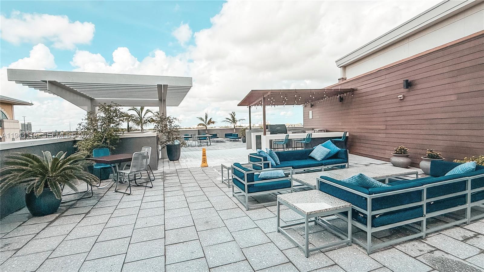 MIDBLOCK MIAMI CONDO - Residential