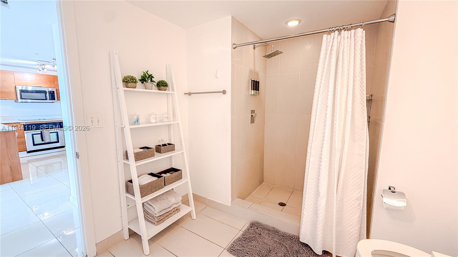 MIDBLOCK MIAMI CONDO - Residential