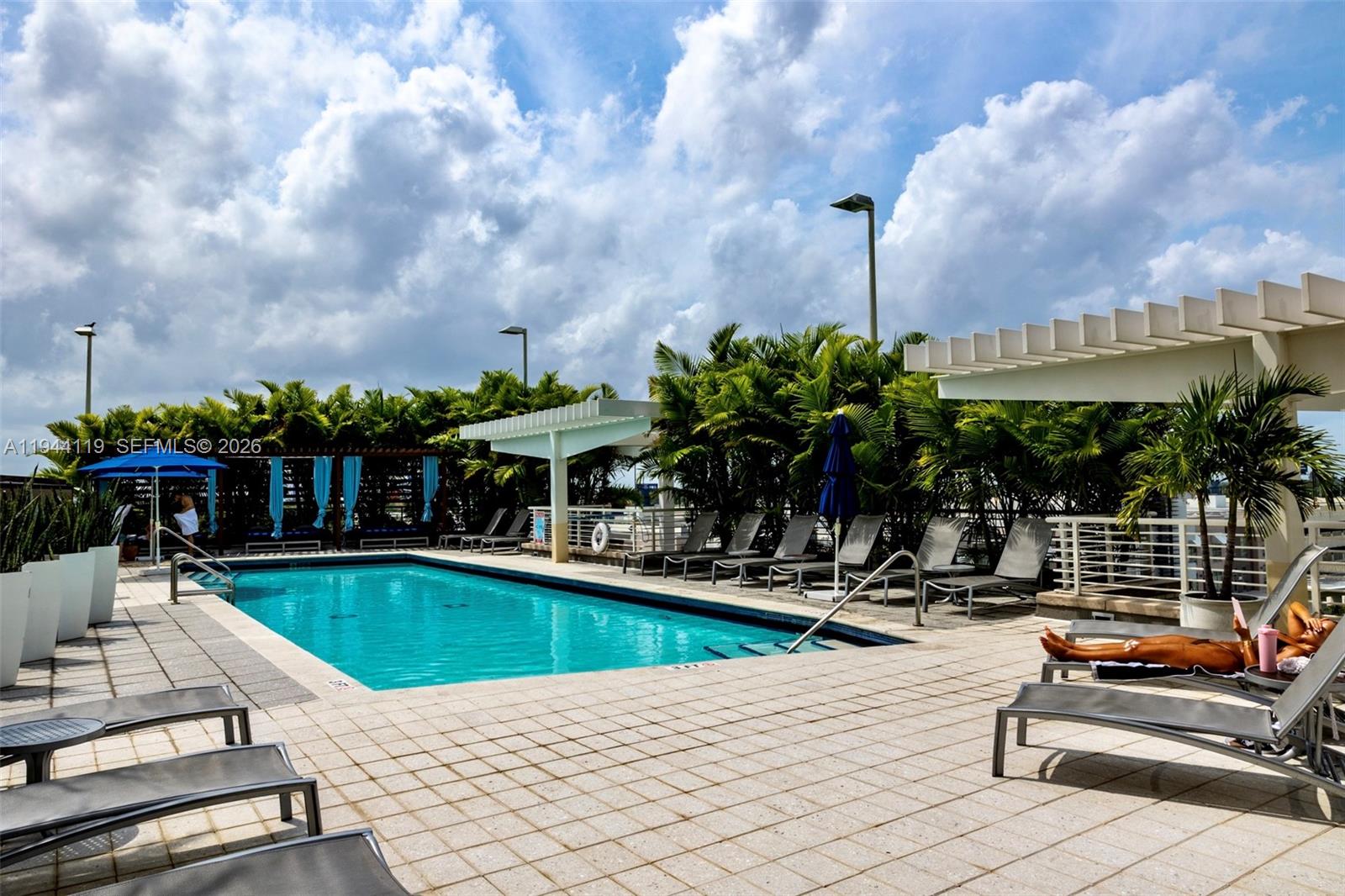 MIDBLOCK MIAMI CONDO - Residential