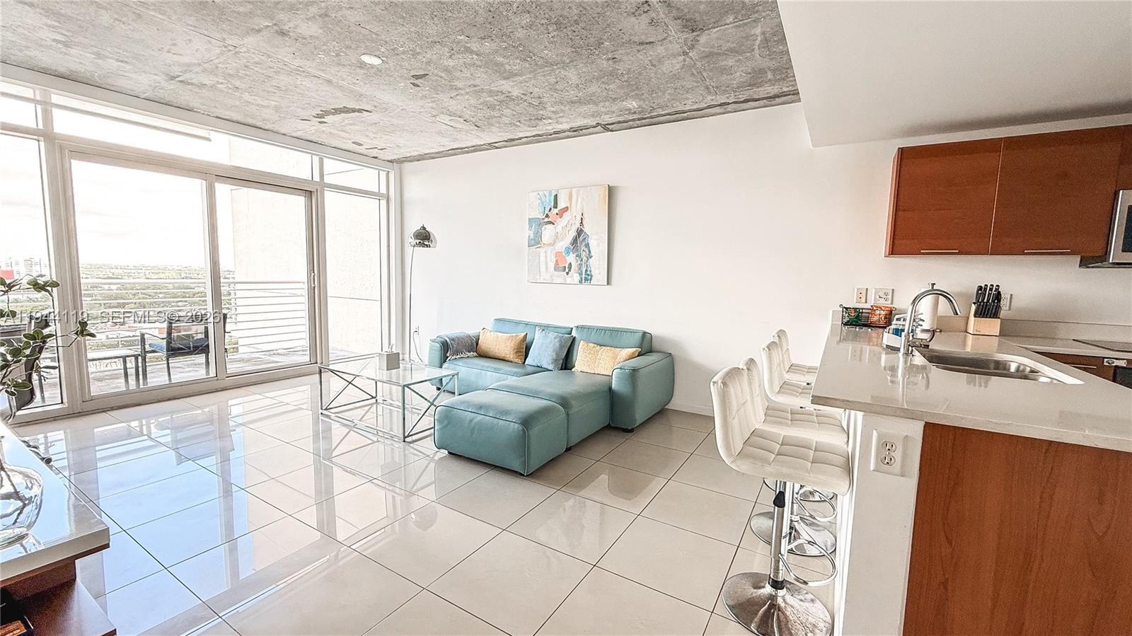 MIDBLOCK MIAMI CONDO - Residential