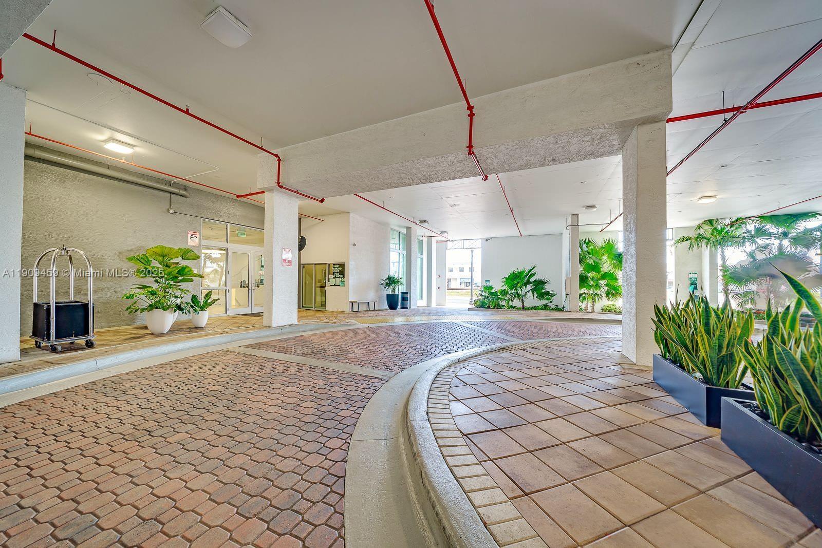 HOLLYWOOD STATION RES CON - Residential Lease