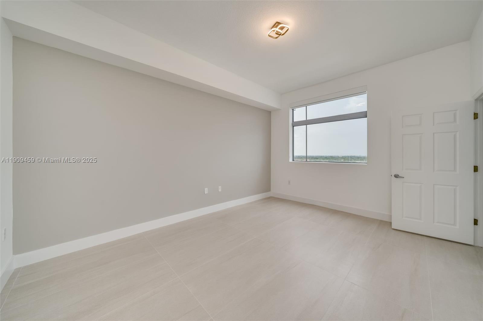 HOLLYWOOD STATION RES CON - Residential Lease