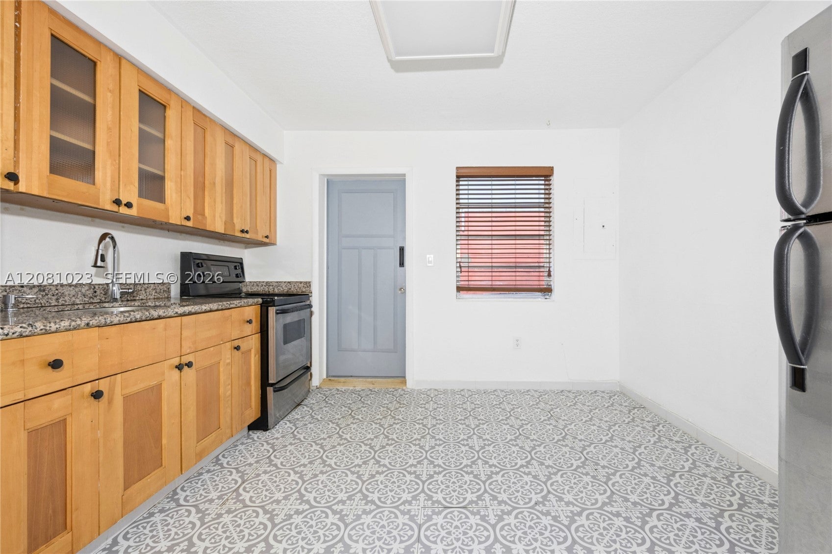 2928 Louise St 30
