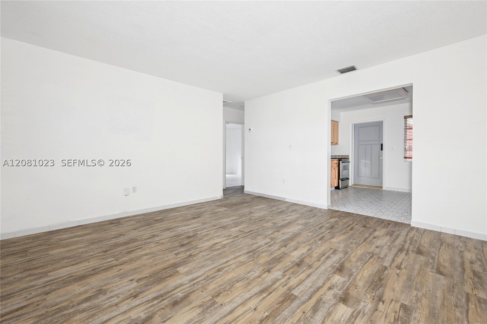 2928 Louise St 30