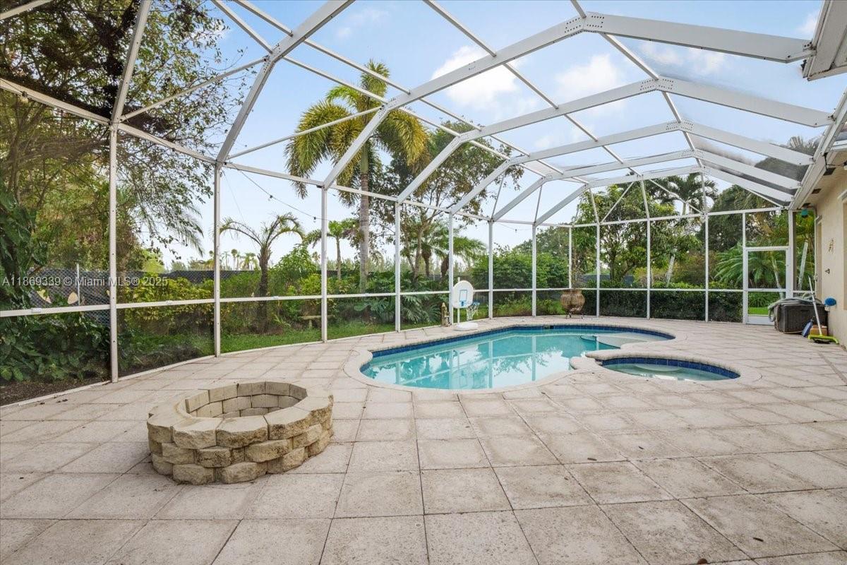2813 Augusta Ln