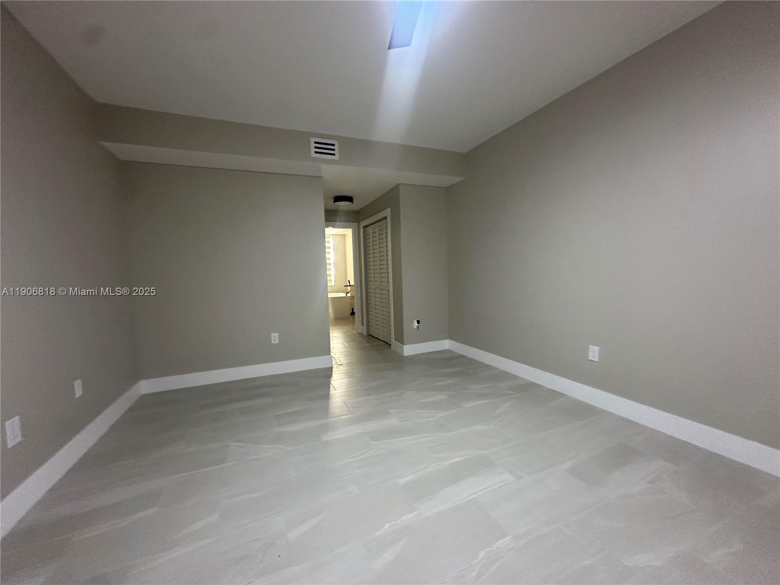 REGATTA POINTE CONDO NO E - Residential Lease