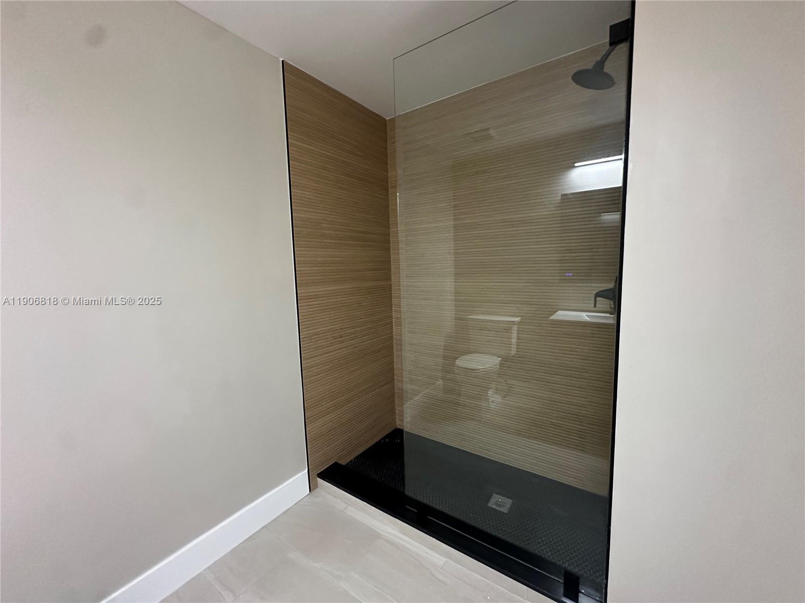 REGATTA POINTE CONDO NO E - Residential Lease