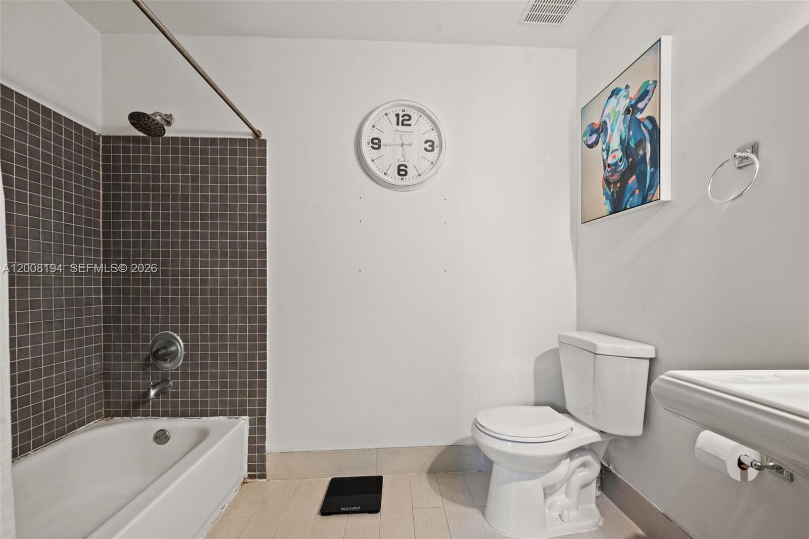 COSTA DEL SOL CONDO R - Residential Lease