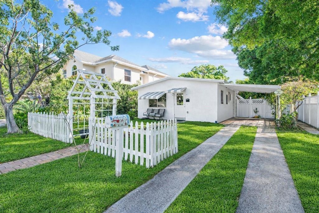 Photo of 1412 NE 17th St, Fort Lauderdale, FL 33305 (MLS # A11938640)