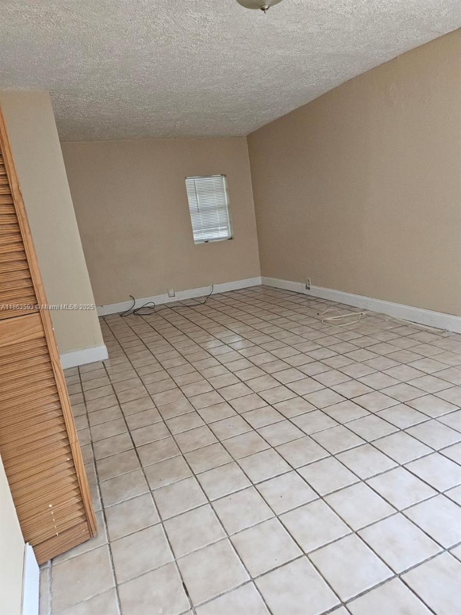 LAUDERDALE - Residential Lease