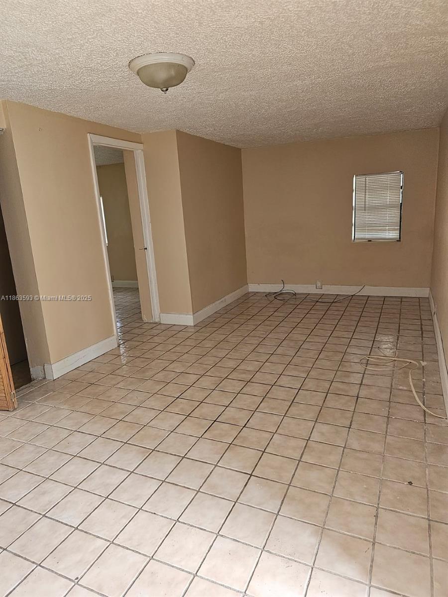 LAUDERDALE - Residential Lease