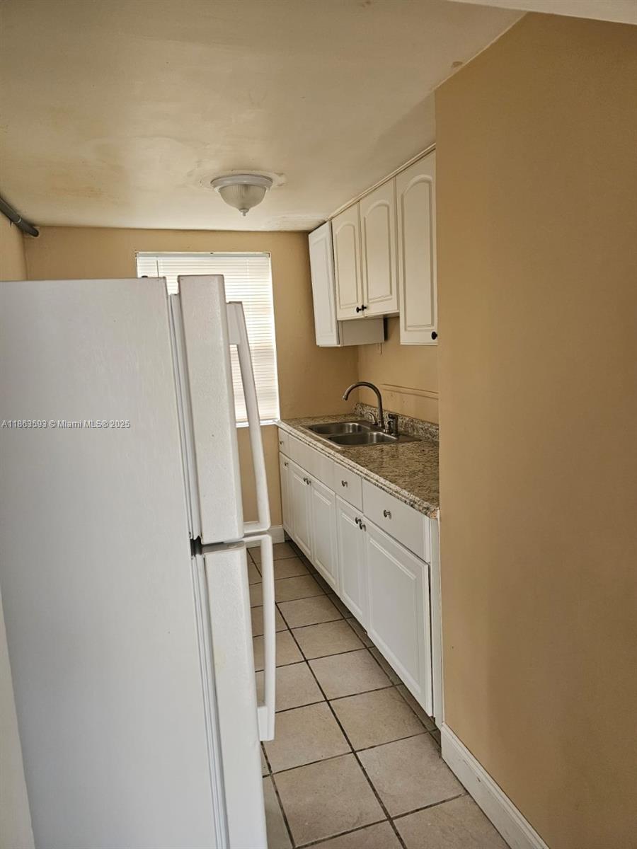 LAUDERDALE - Residential Lease