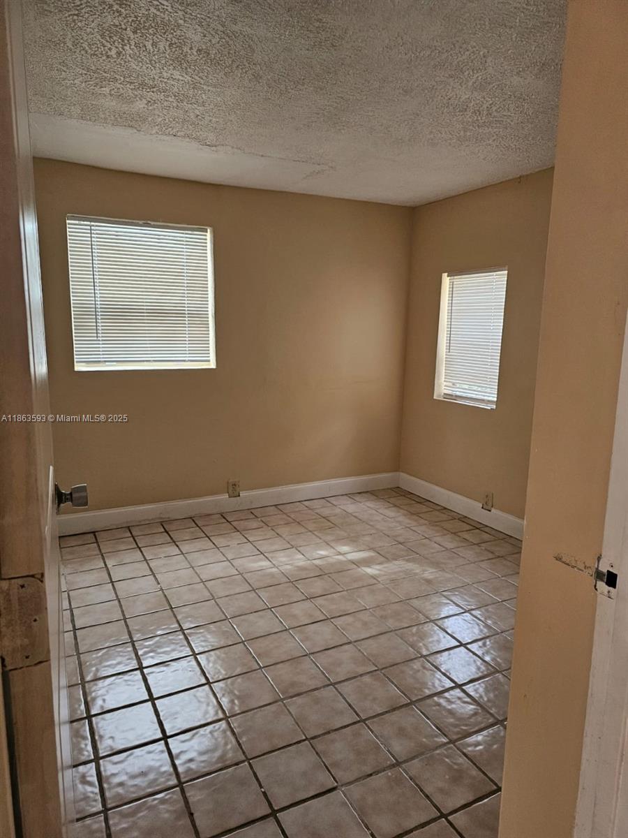 LAUDERDALE - Residential Lease