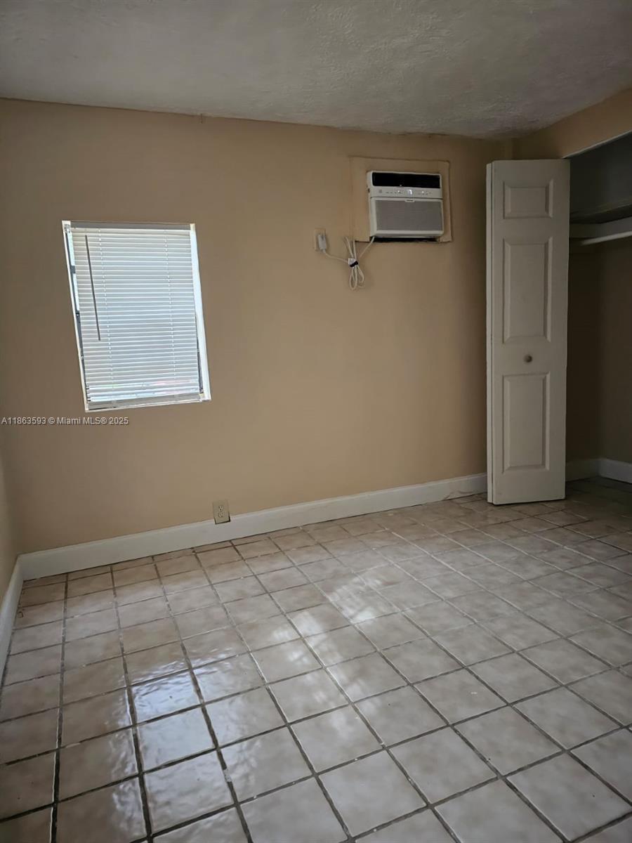LAUDERDALE - Residential Lease