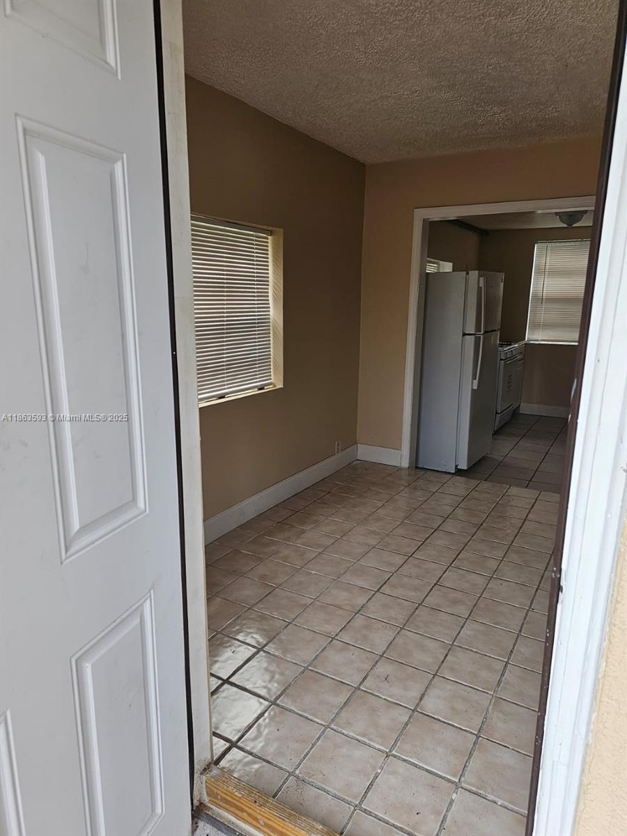 LAUDERDALE - Residential Lease
