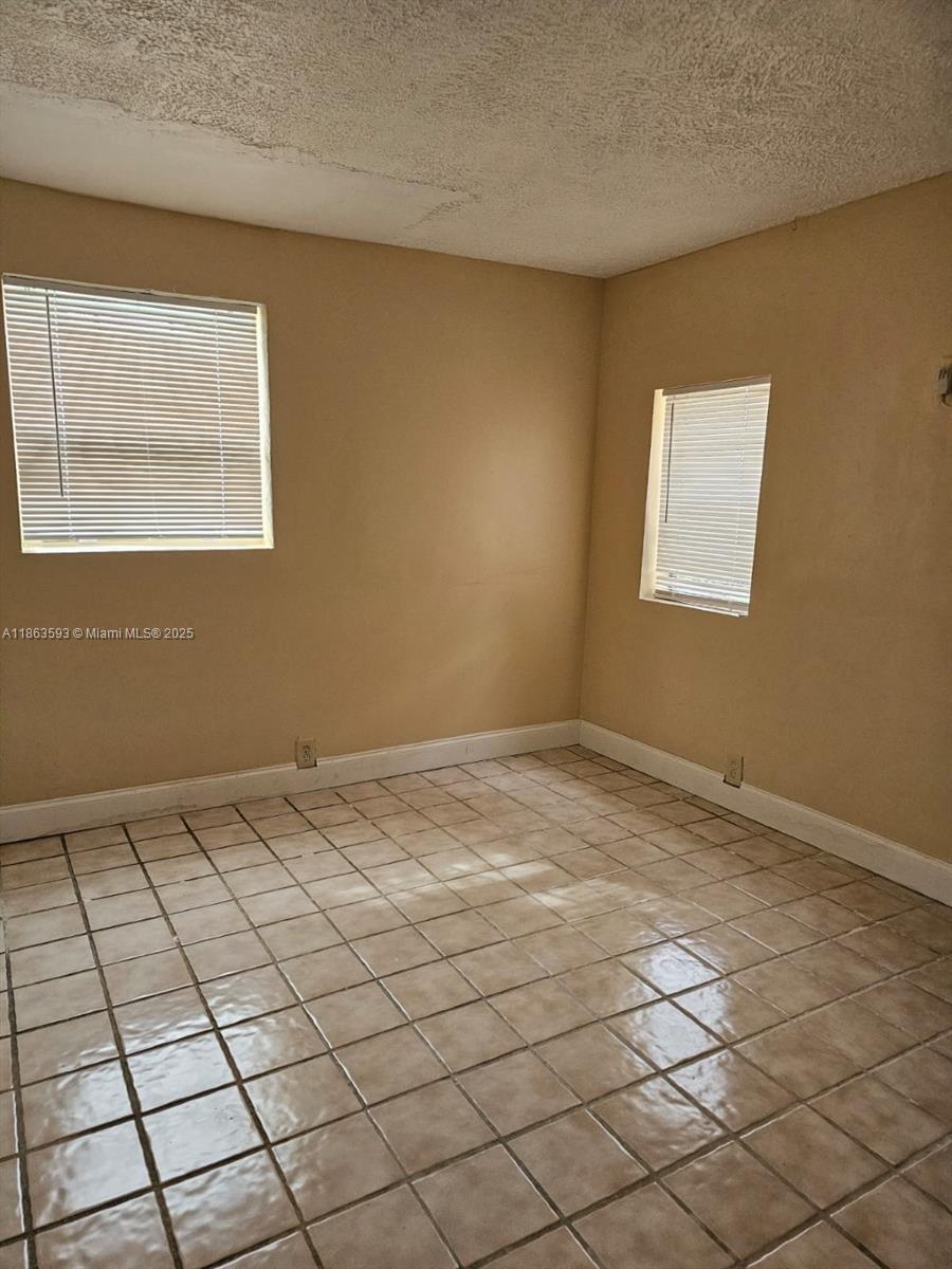 LAUDERDALE - Residential Lease