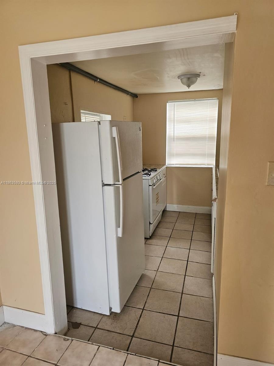 LAUDERDALE - Residential Lease