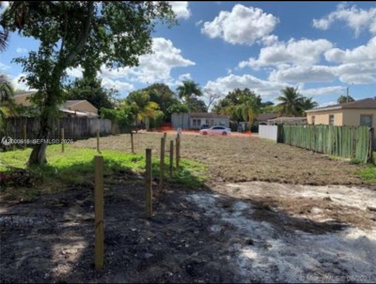 Tamiami Trail Park - Land