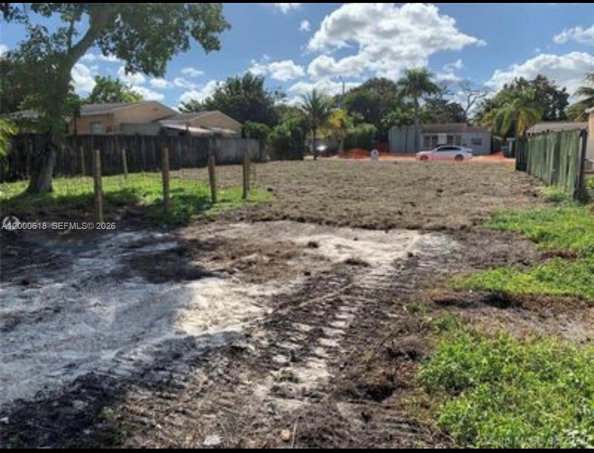 Tamiami Trail Park - Land