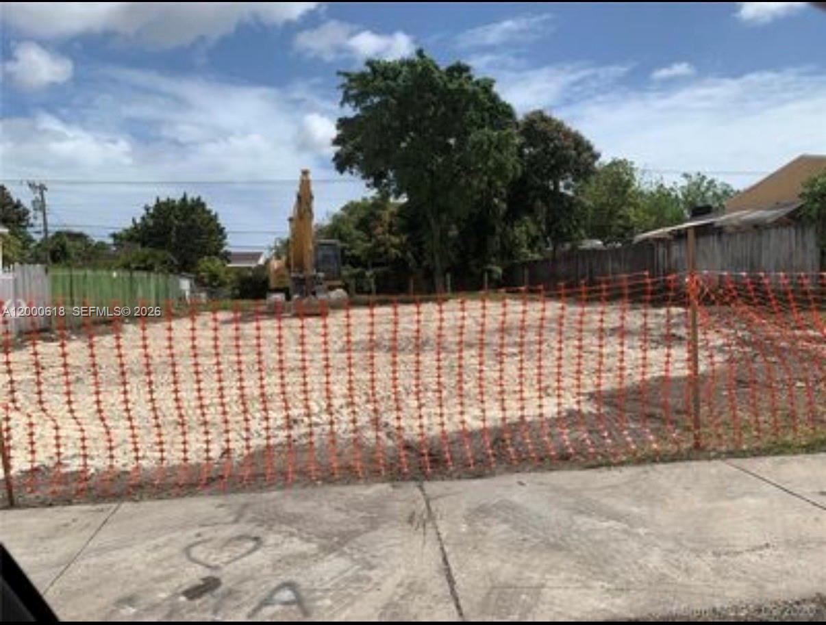 Tamiami Trail Park - Land