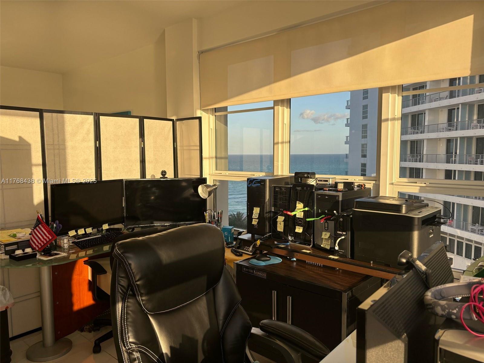 THE EXECUTIVE CONDO - Residential