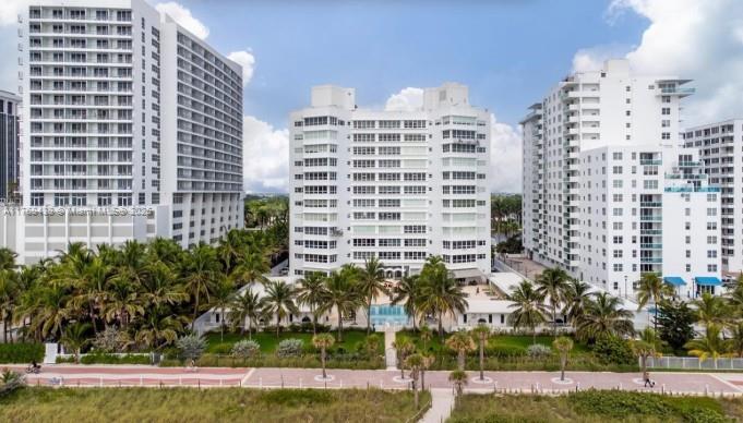 THE EXECUTIVE CONDO - Residential