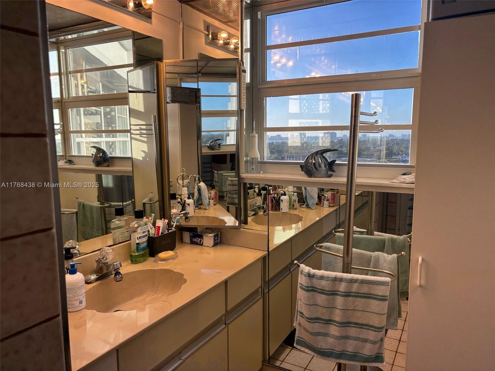 THE EXECUTIVE CONDO - Residential