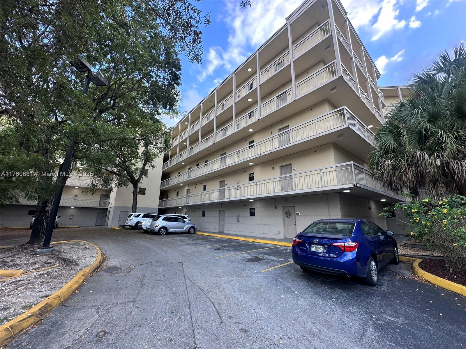 Property for Sale at 8290 Lake Dr 139, Doral, Miami-Dade County, Florida - Bedrooms: 1 
Bathrooms: 1  - $285,000
