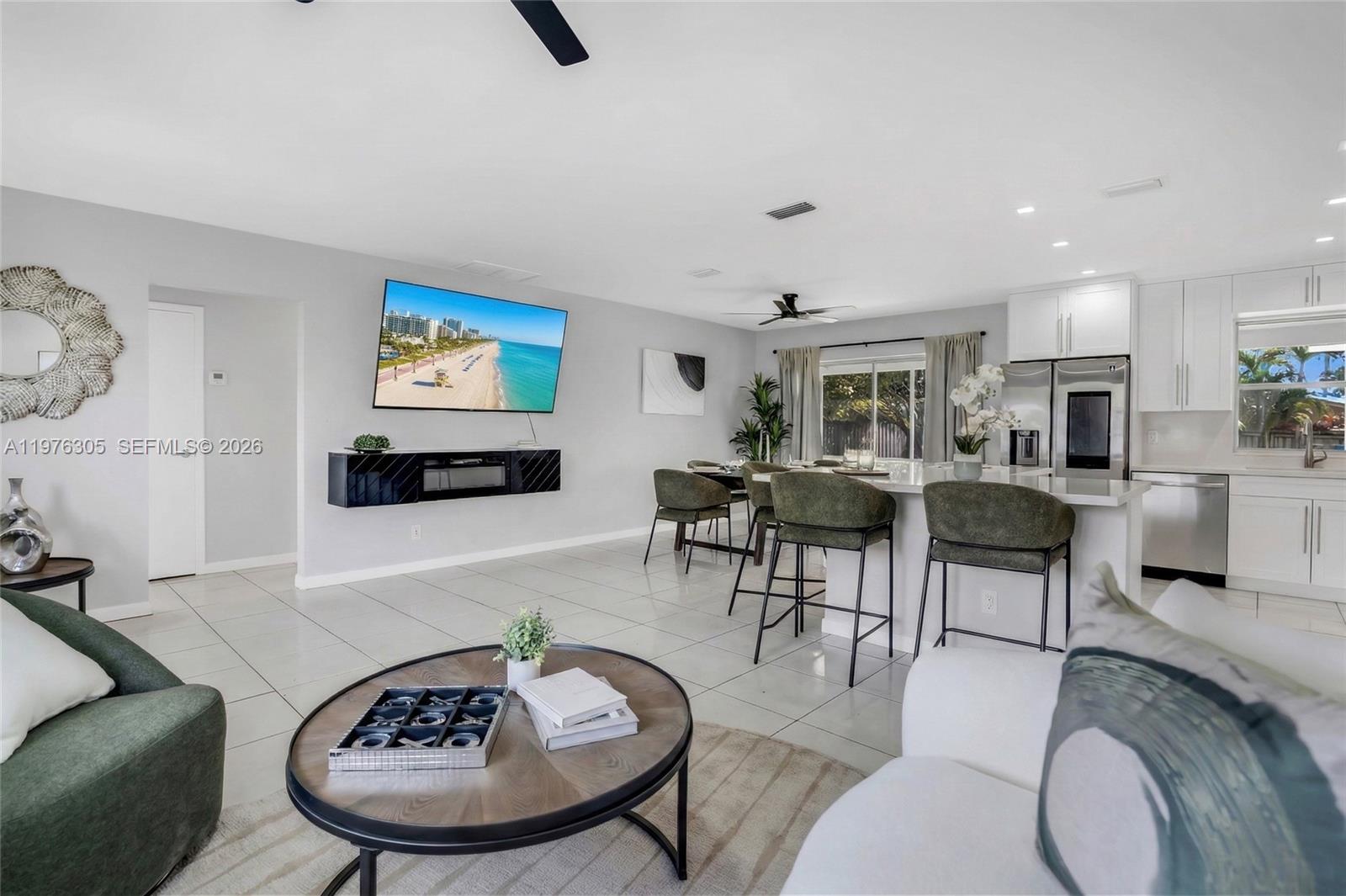 HOLLYWOOD HILLS - Residential