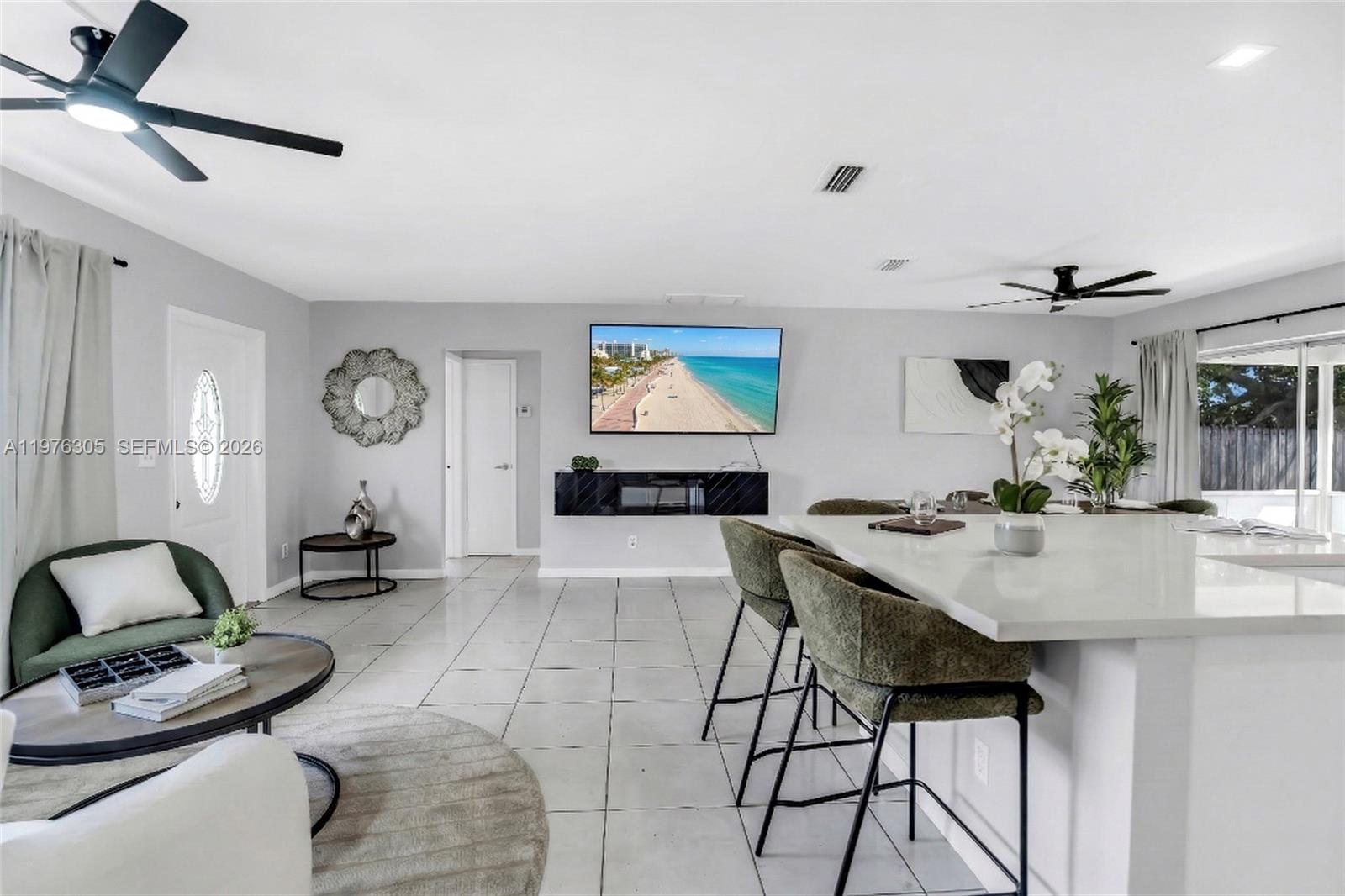 HOLLYWOOD HILLS - Residential