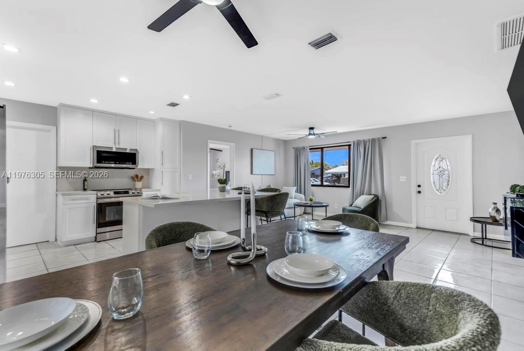 HOLLYWOOD HILLS - Residential