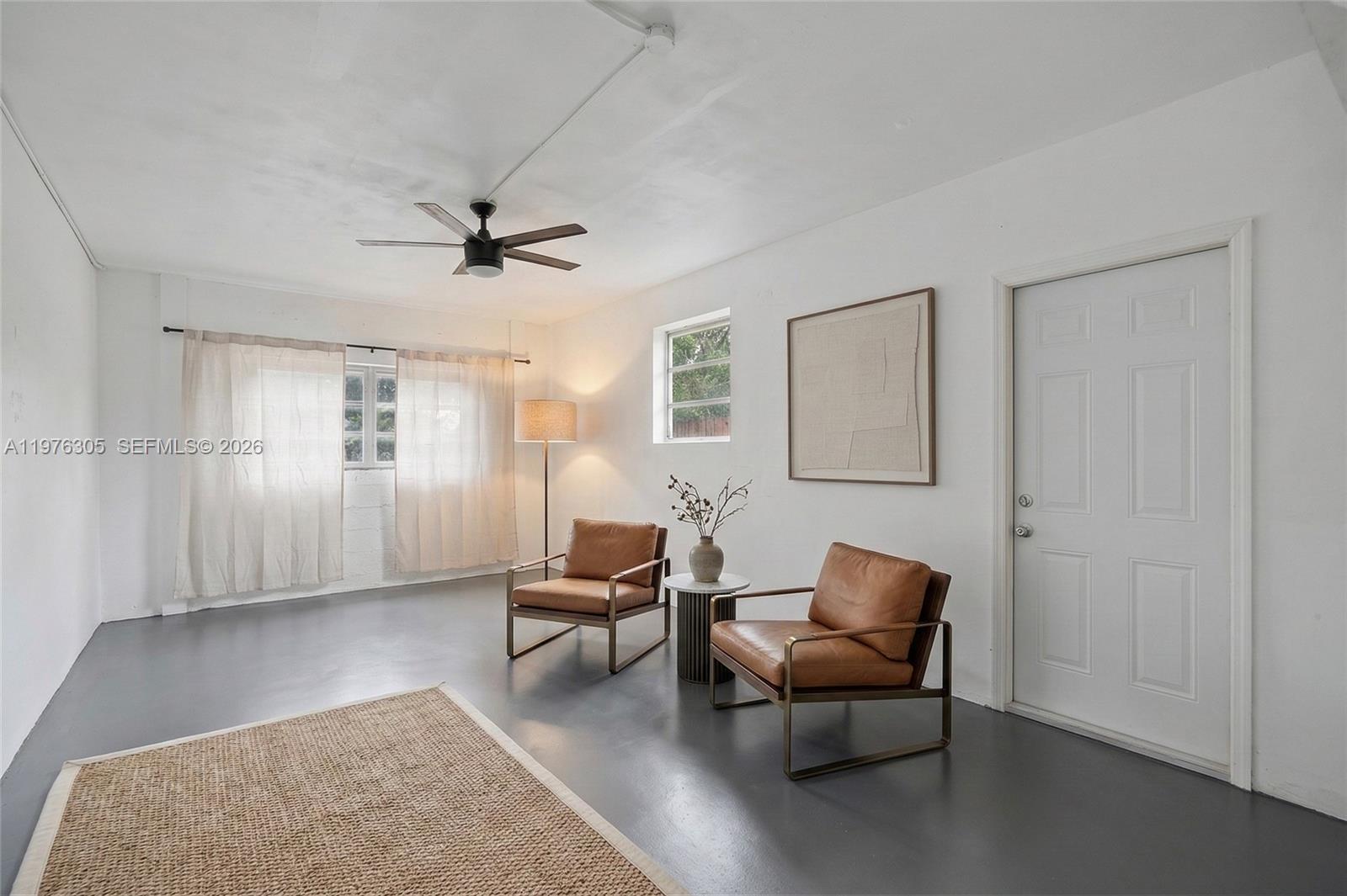 HOLLYWOOD HILLS - Residential