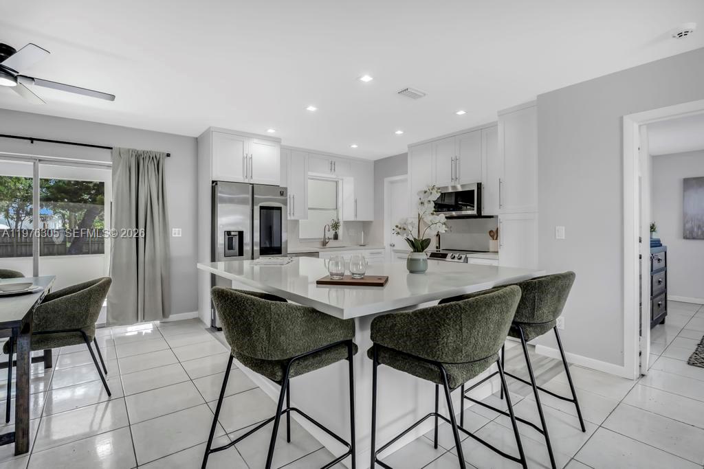 HOLLYWOOD HILLS - Residential