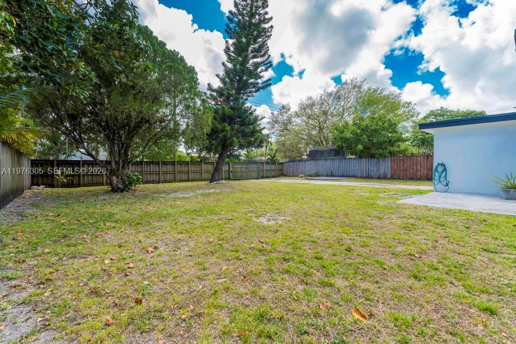 HOLLYWOOD HILLS - Residential