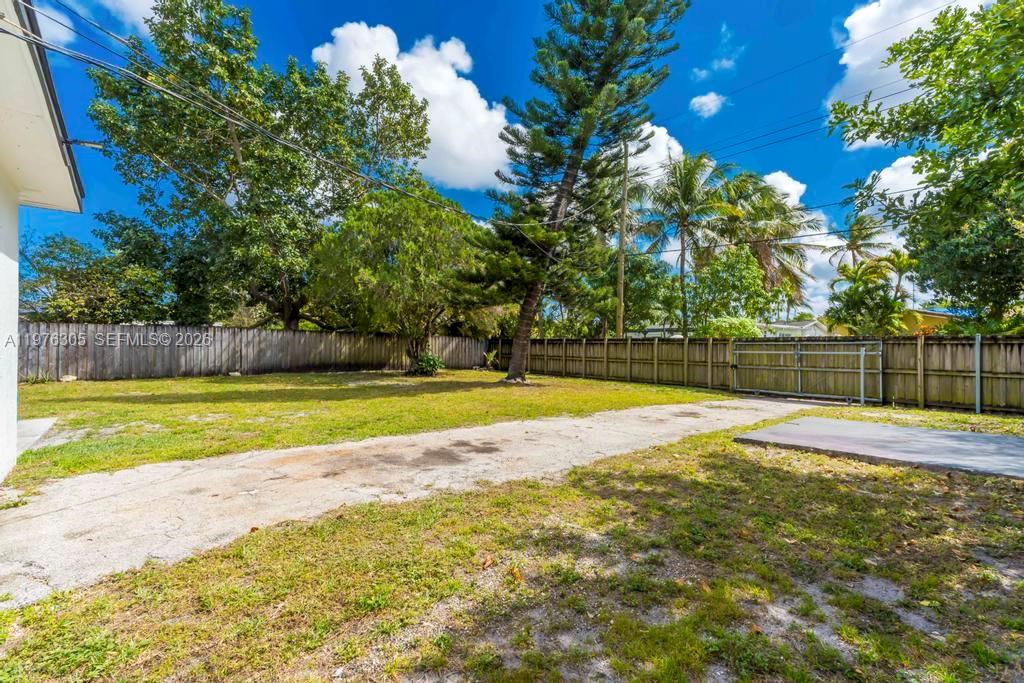 HOLLYWOOD HILLS - Residential