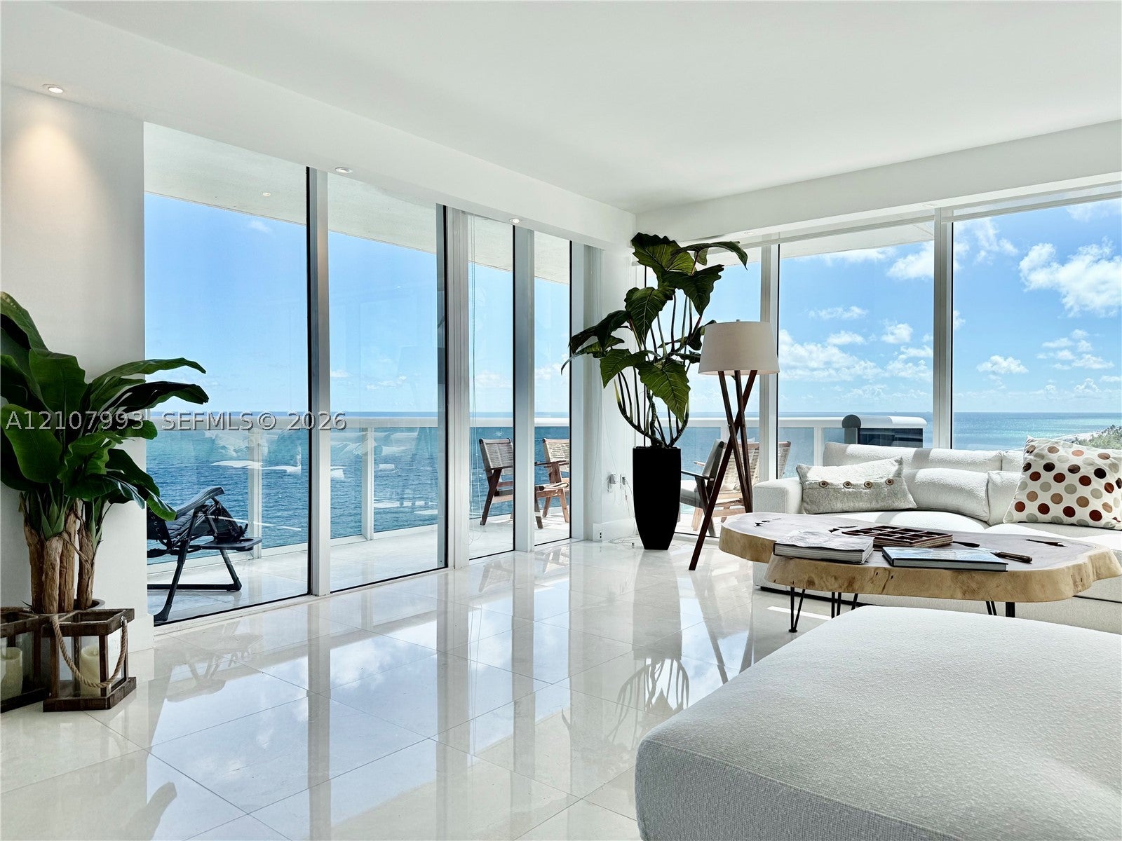 10275 Collins Ave 1110