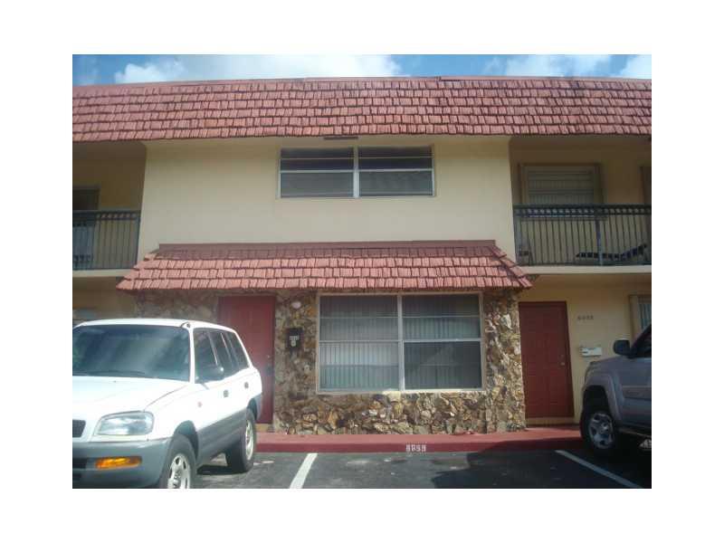 ***650 Credit score required as per Association*** Updated townhome with a remodeled kitchen and laminate wood flooring throughout. Den could be converted to 4th bedroom.