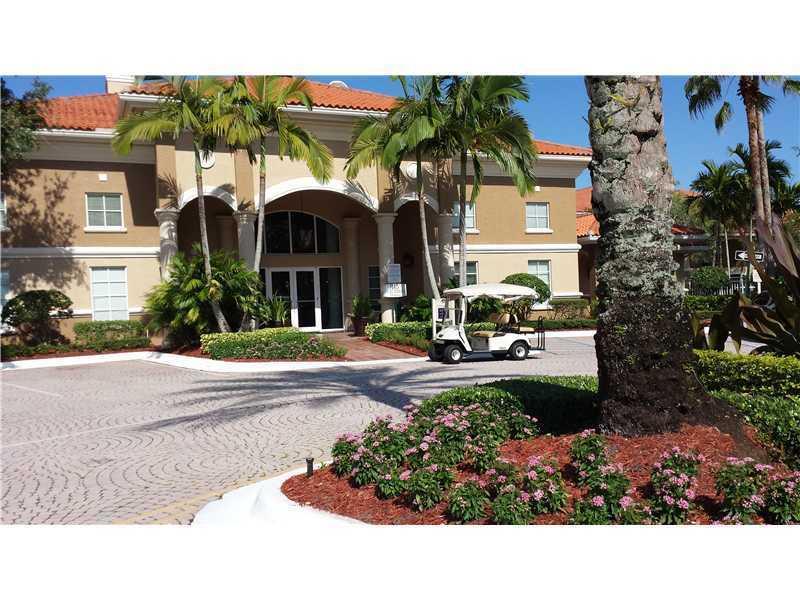 EXCELLENT 1/1 LARGE IN MARQUESA FIRST FLOOR, NEW KITCHEN, TILE FLOOR, BEDROOM STORM SHUTTERS AND OPEN BALCONY. , AMENITIES INCLUDES A CLUBHOUSE, AN INDOOR RACQUET BALL COURT, DVD ROOM, PLAYGROUN AND COMMUNITY POOL. EXCELLENT UBICATION CLOSE TO PEMBROKE MALL