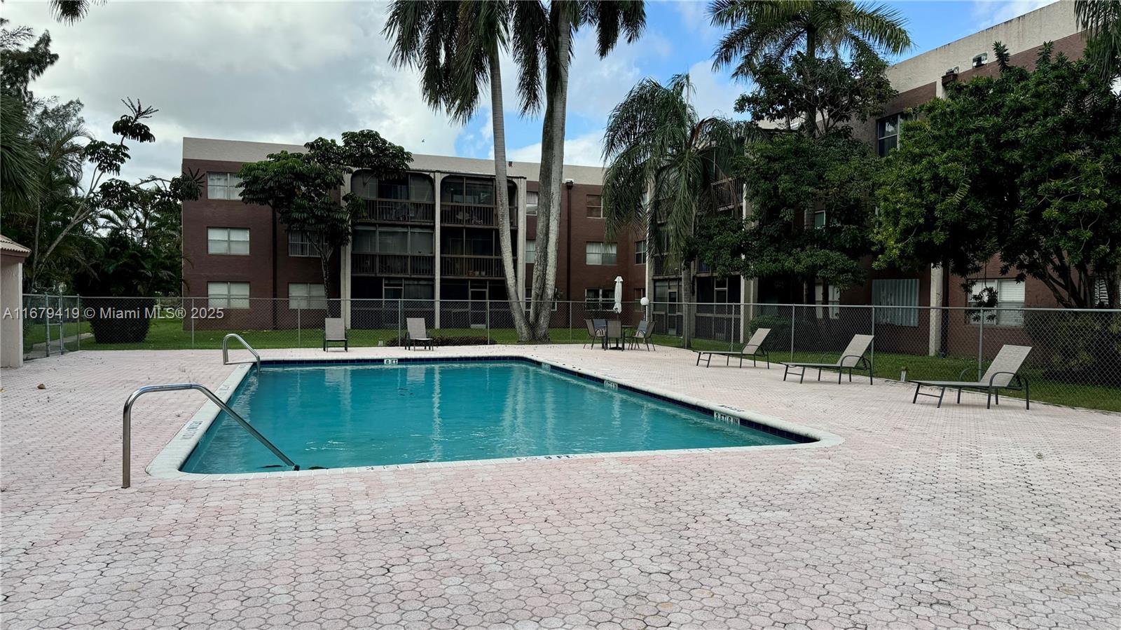 NOVA GARDENS CONDO - Residential