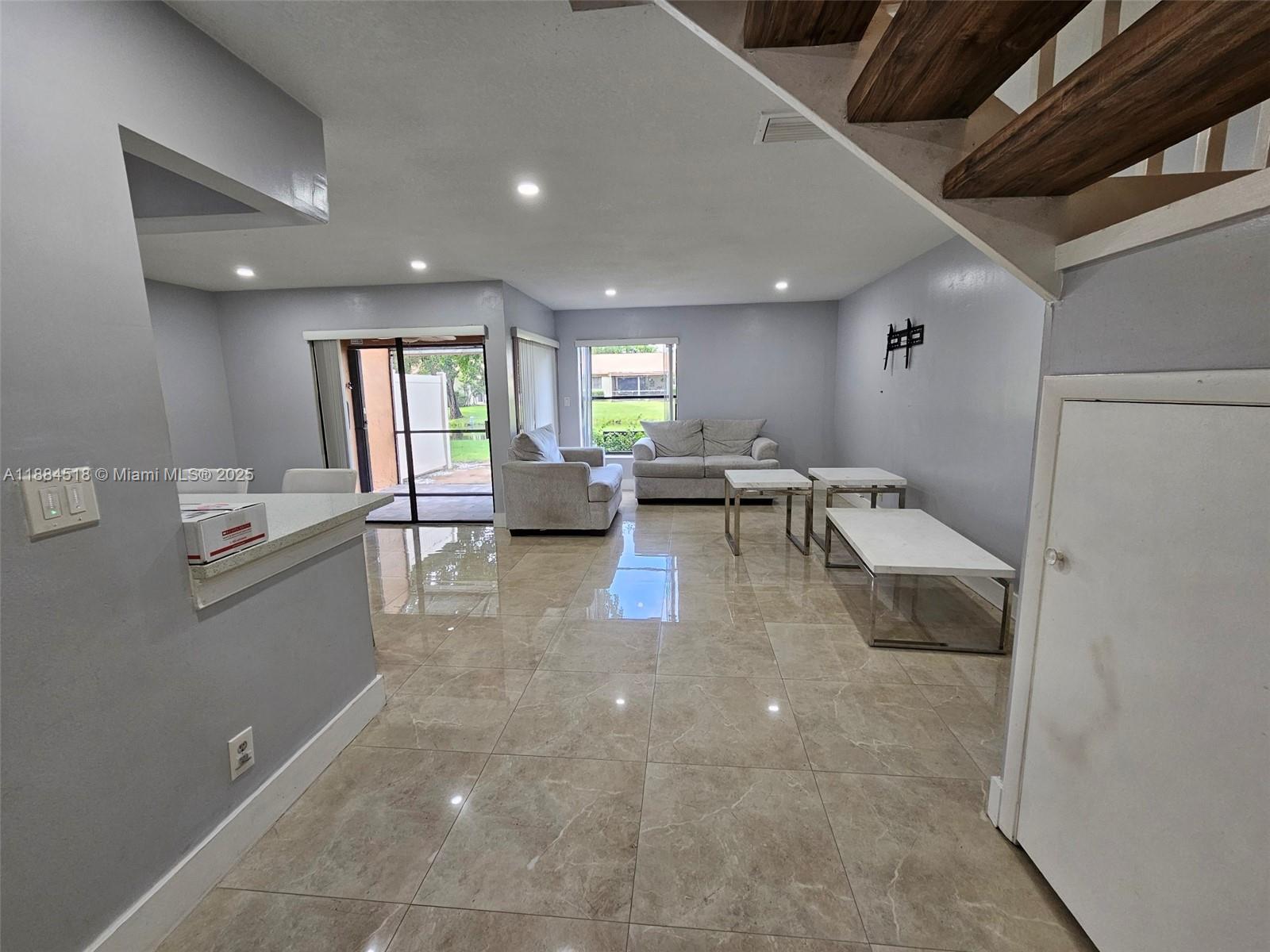 TARTAN COCONUT CREEK PHAS - Residential Lease