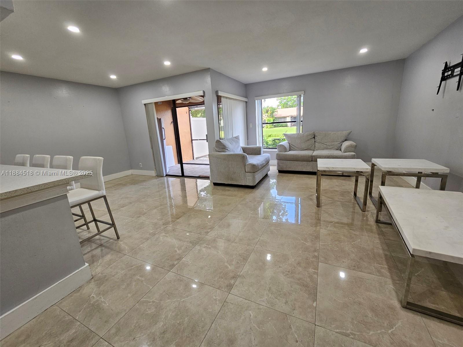 TARTAN COCONUT CREEK PHAS - Residential Lease