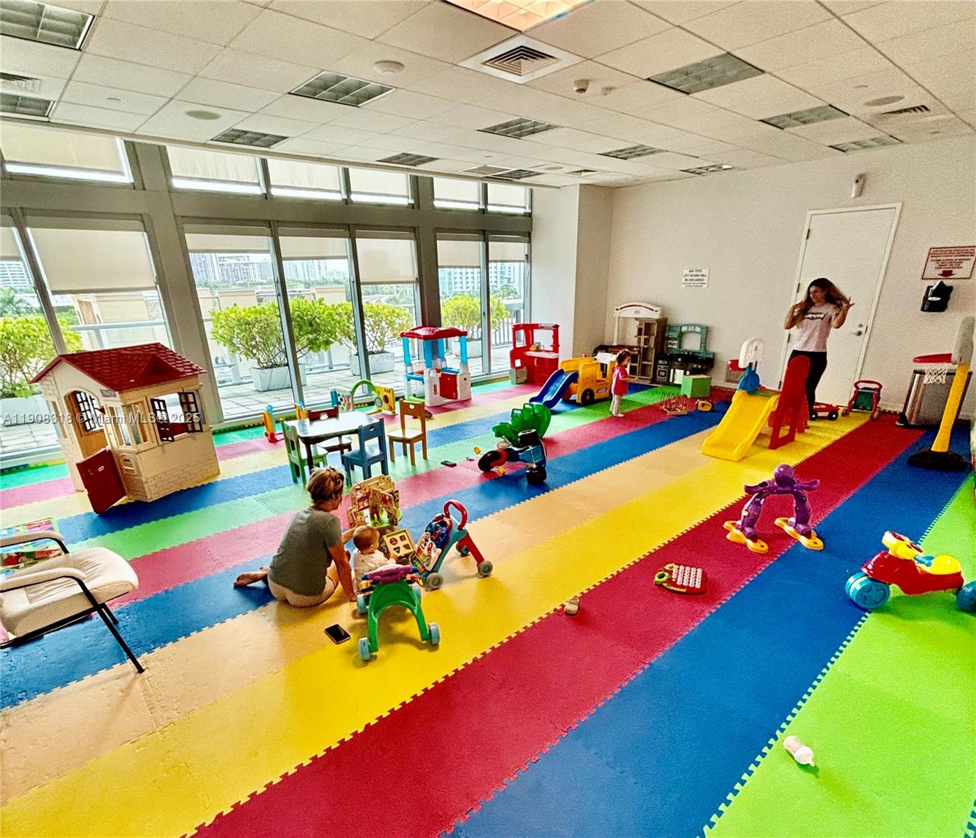 AXIS ON BRICKELL COND - Residential