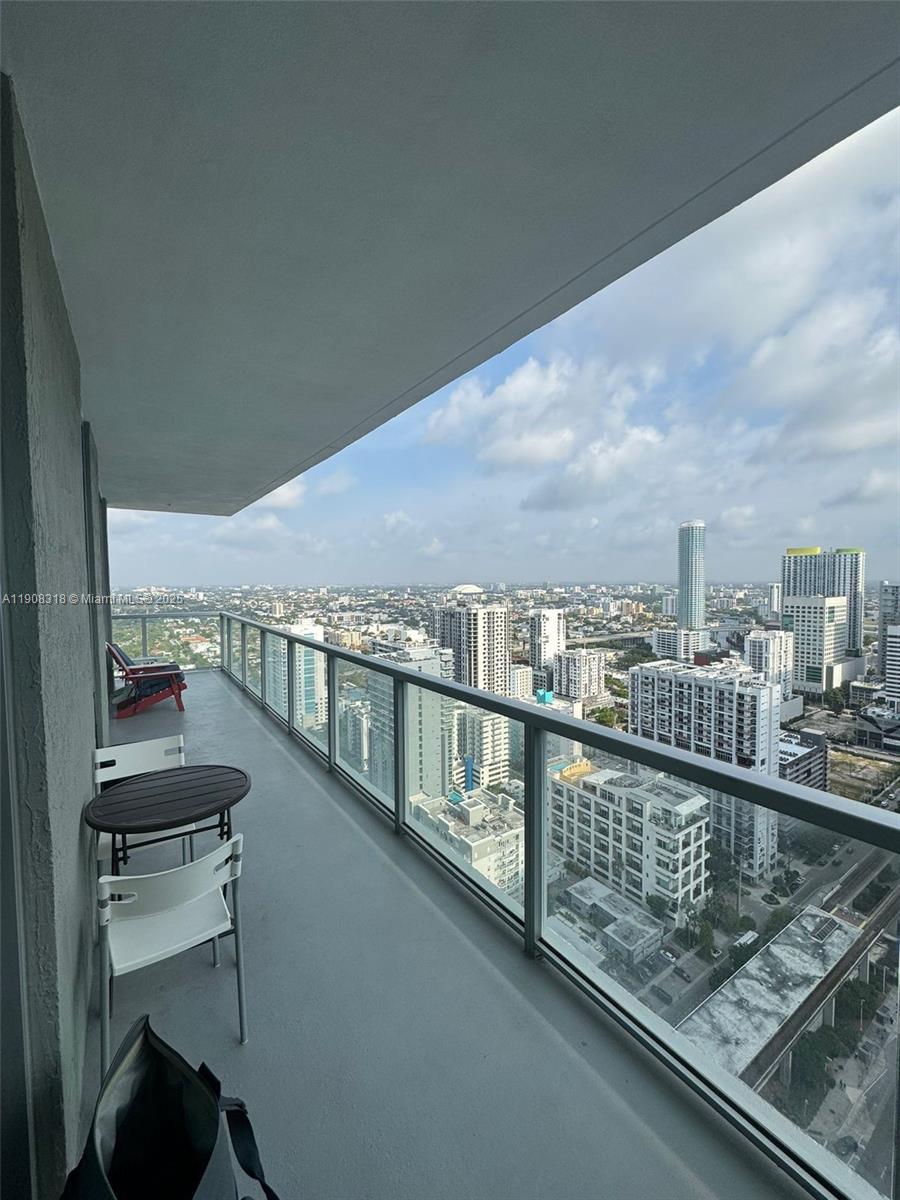 AXIS ON BRICKELL COND - Residential