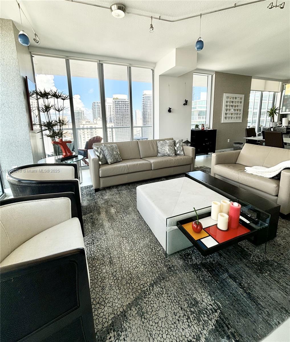 79 SW 12th St 4012-S