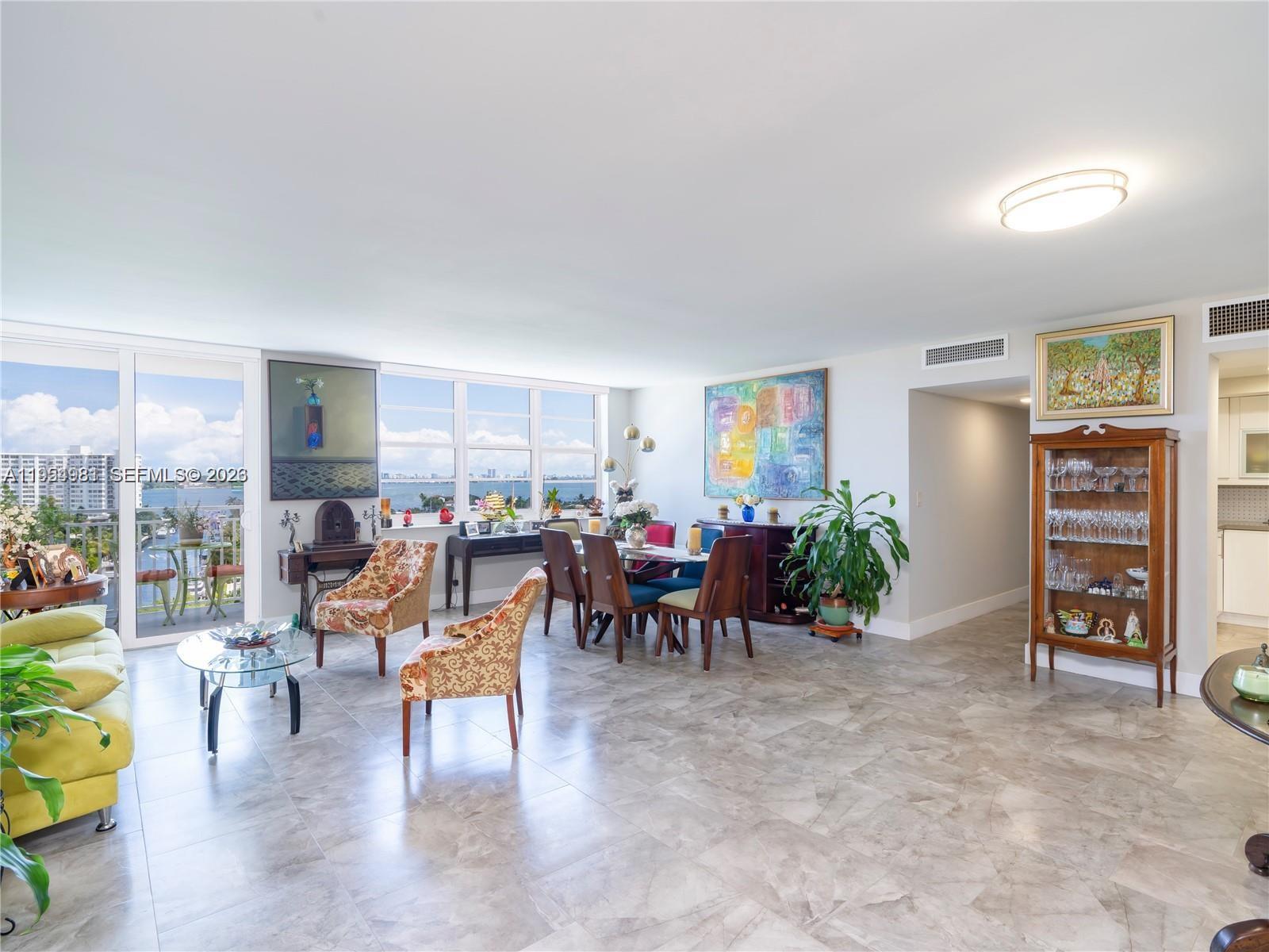 BAYVIEW TOWERS CONDO SOUT - Residential