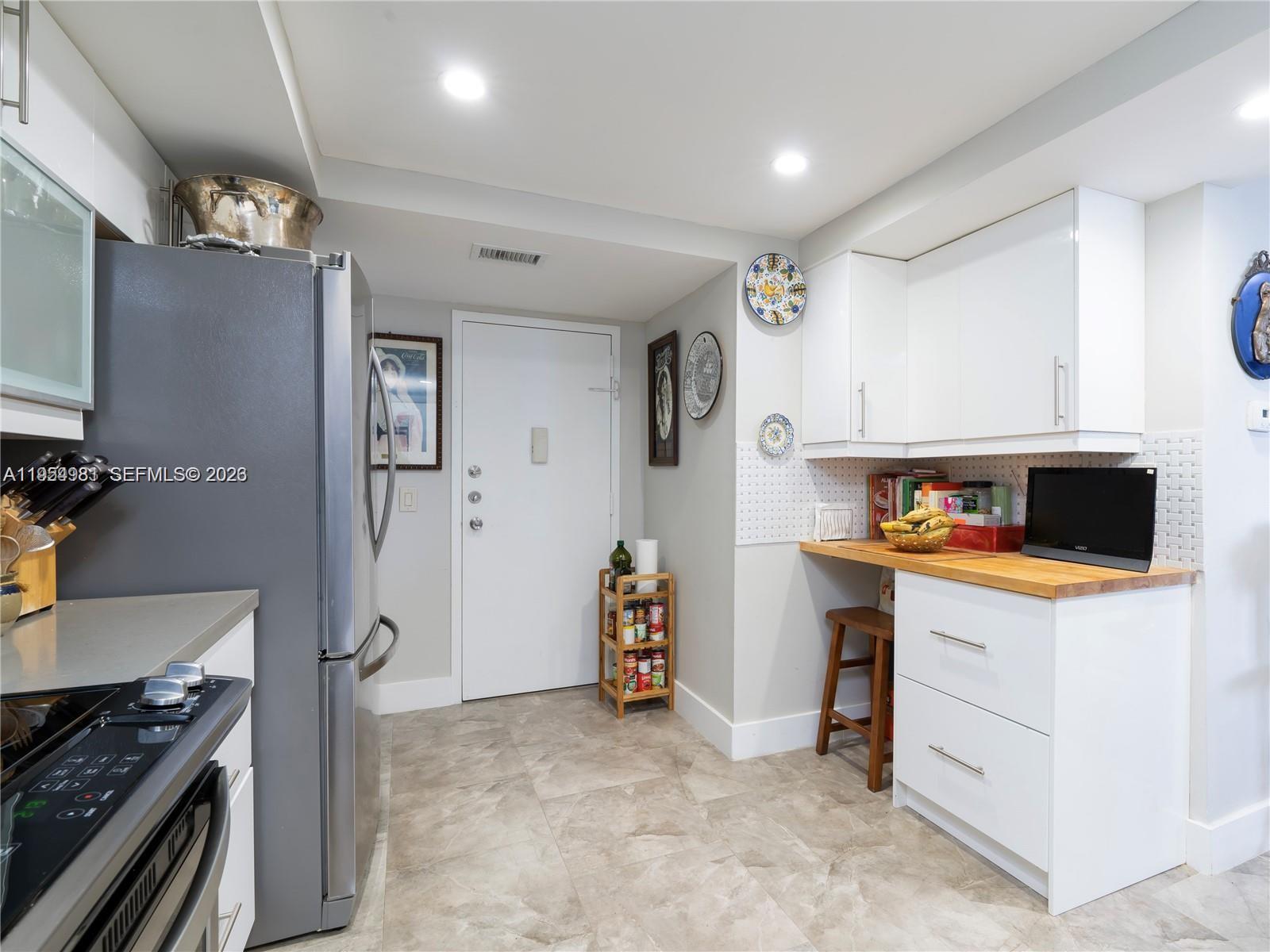 BAYVIEW TOWERS CONDO SOUT - Residential