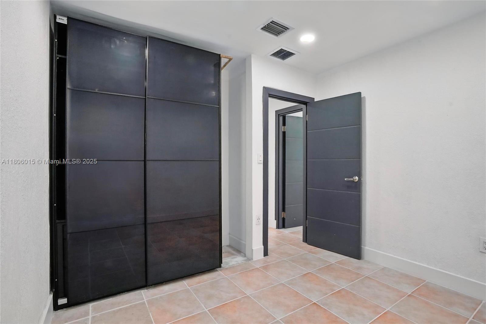 LAUDERDALE - Residential Lease