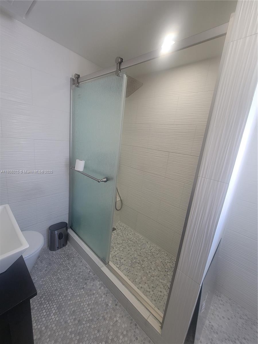 LAUDERDALE - Residential Lease