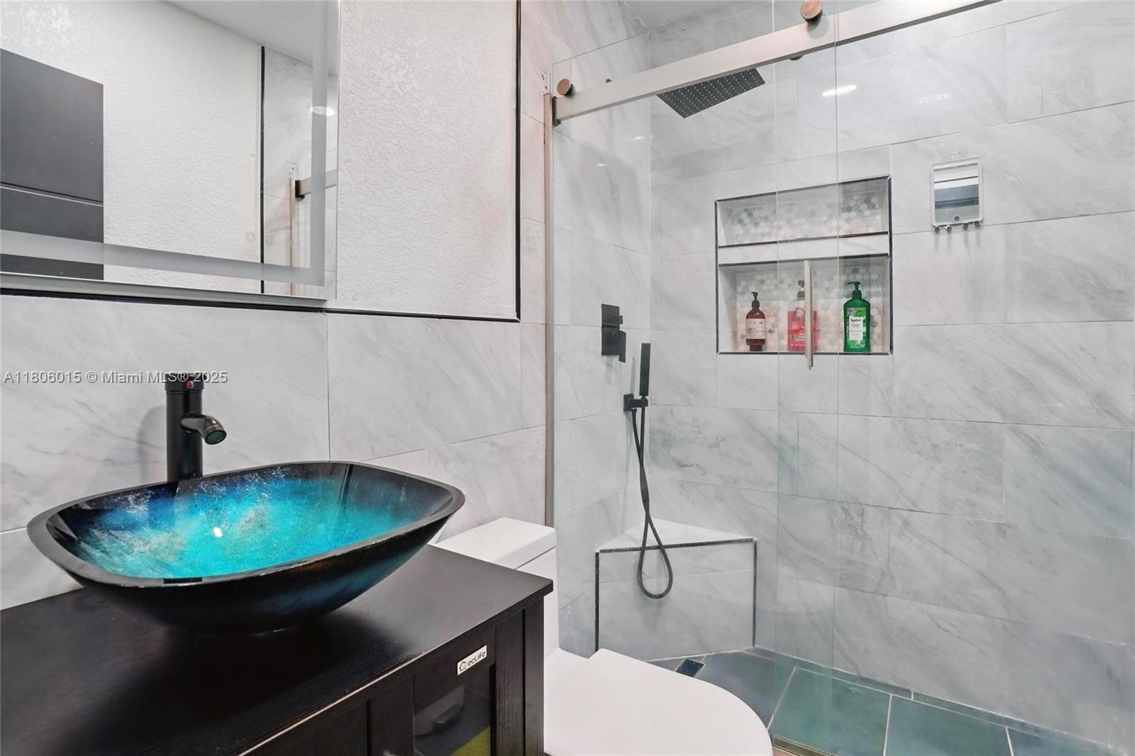 LAUDERDALE - Residential Lease