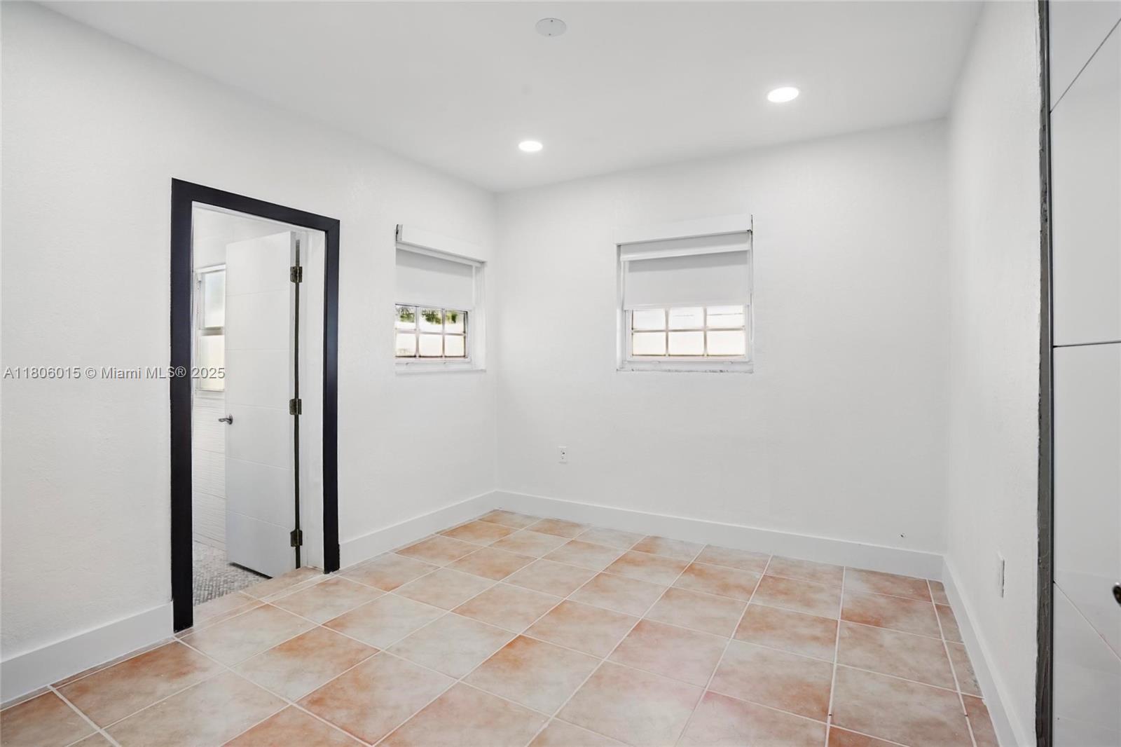 LAUDERDALE - Residential Lease